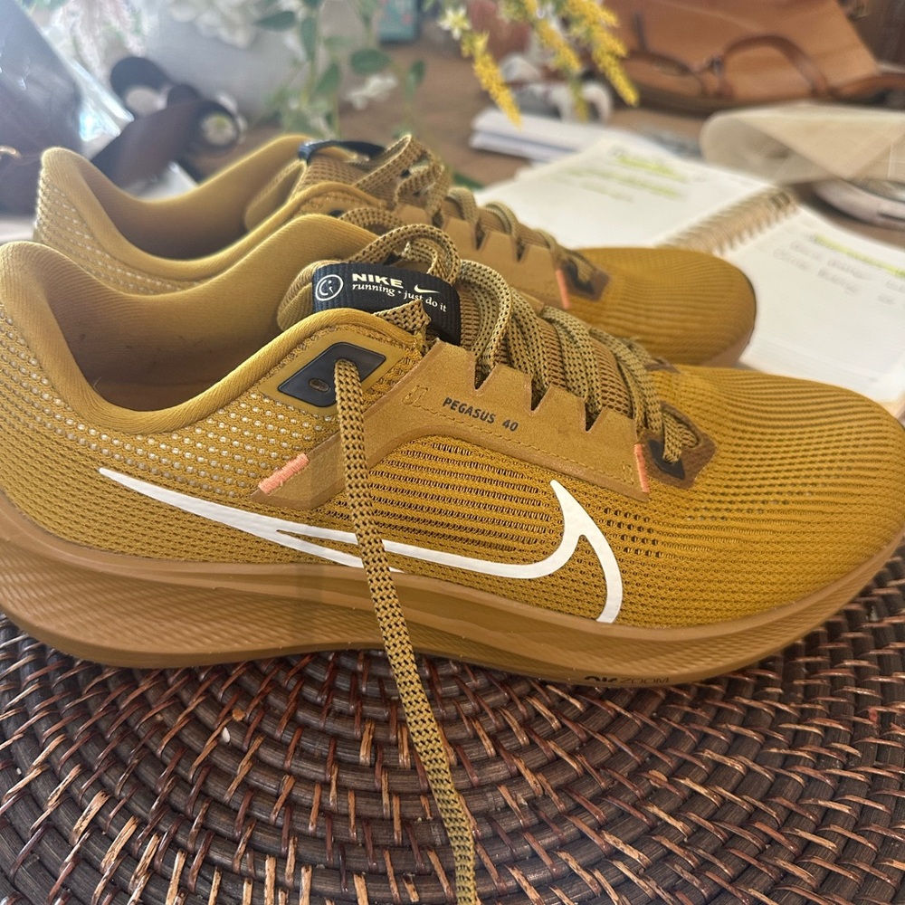 Nike Pegasus 40 Men's Shoes - Gold